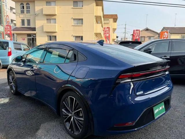 Toyota Prius Z 2023 — миниатюра 2