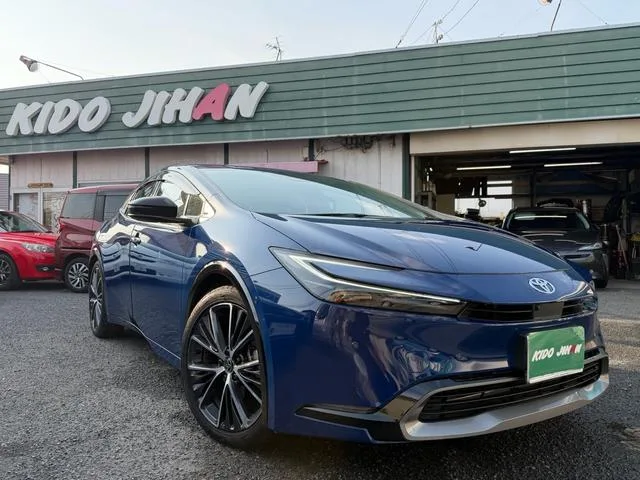 Toyota Prius Z 2023 — фото 1, купить с доставкой в Москву