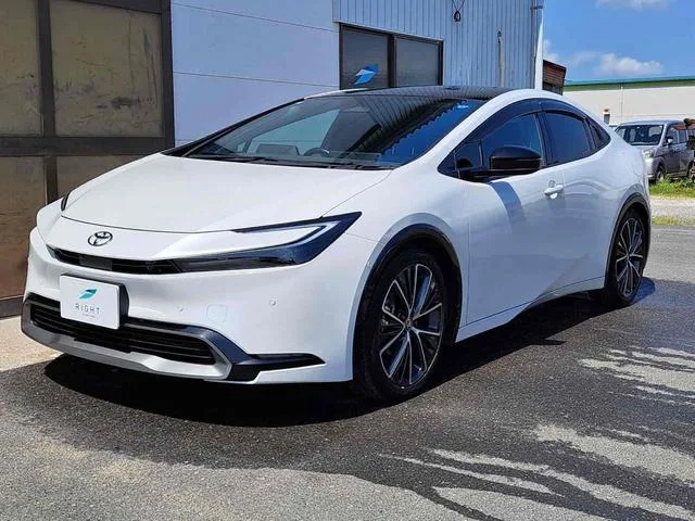 Toyota Prius Z 2023 — фото 1, купить с доставкой в Москву