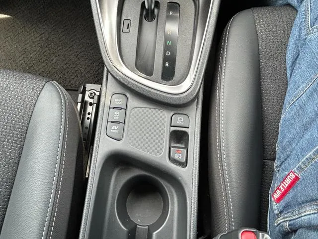 Toyota YARIS CROSS HYBRID Z 2025 — миниатюра 3