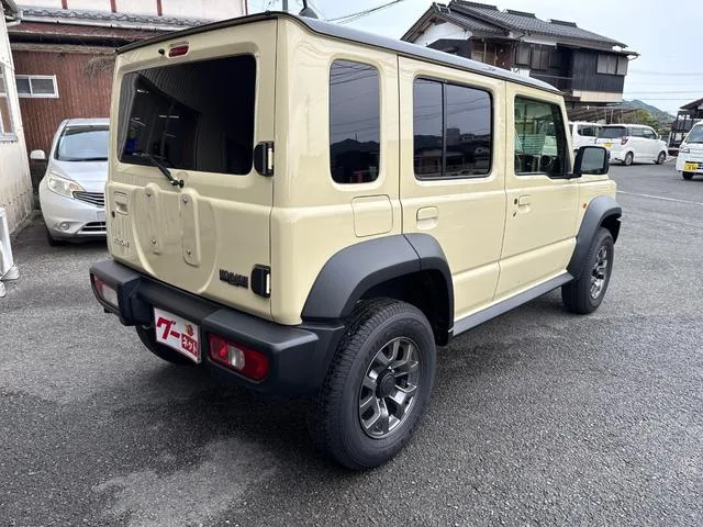 Suzuki JIMNY NOMADE FC 2025 — фото 1, купить с доставкой в Москву