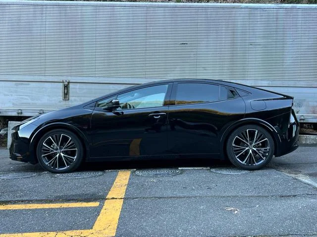 Toyota Prius Z 2023 — миниатюра 2