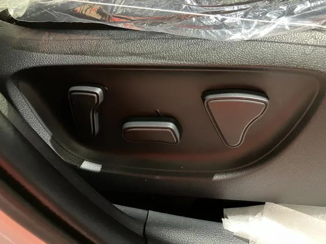 Toyota YARIS CROSS HYBRID Z 2026 — миниатюра 4