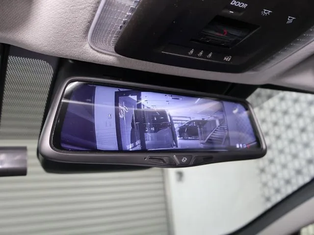 Toyota Prius Z 2024 — миниатюра 2