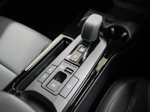 Toyota Prius Z 2024 — миниатюра 4