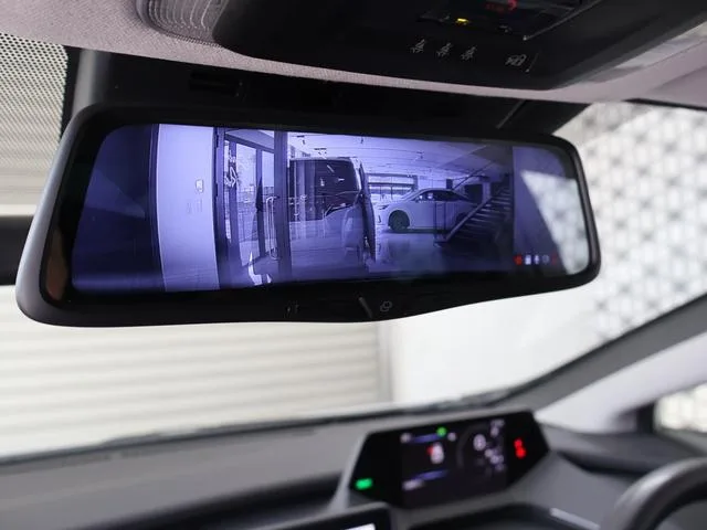 Toyota Prius Z 2023 — миниатюра 3