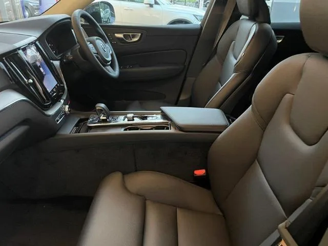Volvo XC60 PLUS B5 2024 — миниатюра 3