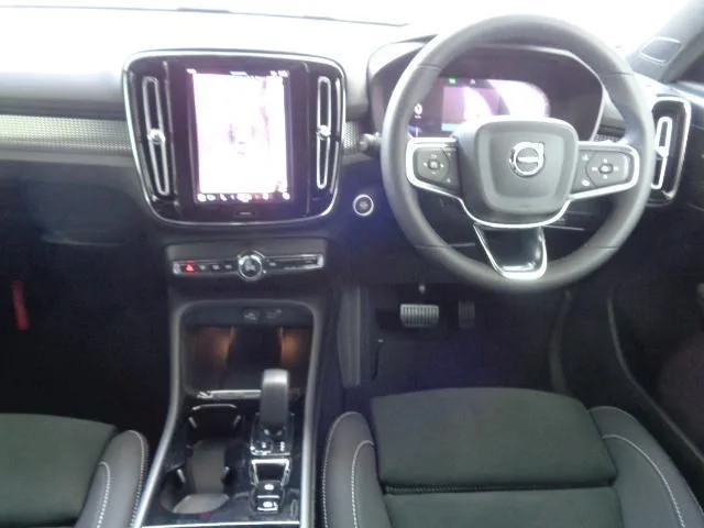 Volvo XC40 ULTRA B4 AWD DARK EDITION 2024 — миниатюра 3