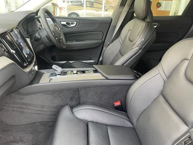 Volvo XC60 ULTRA B5 AWD 2024 — миниатюра 3