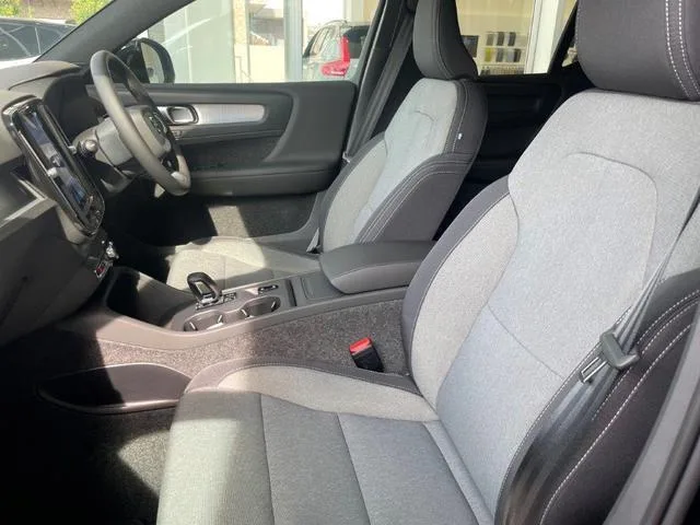 Volvo XC40 PLUS B3 2025 — миниатюра 2
