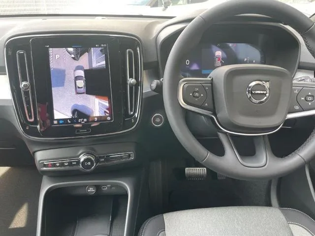 Volvo XC40 PLUS B3 2025 — миниатюра 3