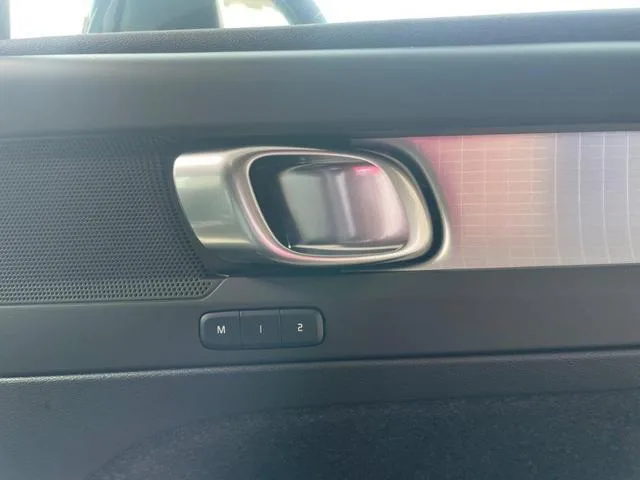 Volvo XC40 PLUS B3 2025 — миниатюра 5