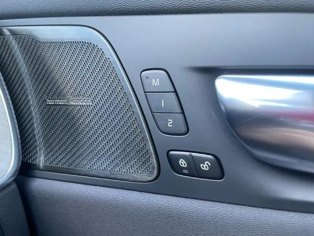 Volvo XC60 ULTRA B5 AWD 2025 — миниатюра 5