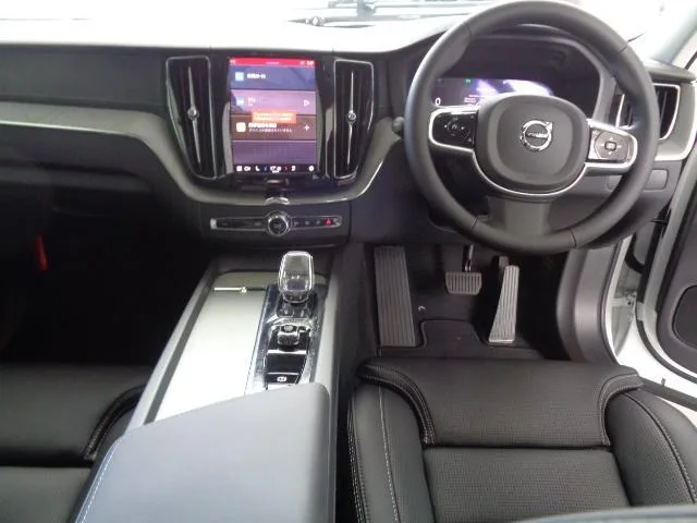 Volvo XC60 ULTRA B5 AWD DARK EDITION 2025 — миниатюра 3