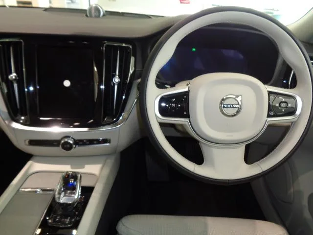 Volvo V60 ULTRA B4 2025 — миниатюра 3