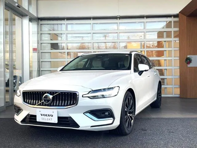 Volvo V60 ULTRA B4 2025 — фото 1, купить с доставкой в Москву