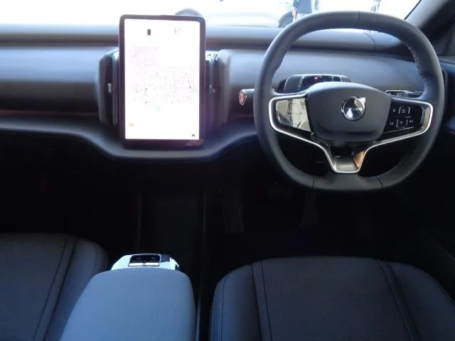 Volvo EX30 PLUS SINGLE MOTOR EXTENDED RANGE 2025 — миниатюра 3