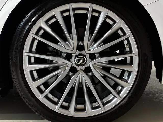 Lexus IS IS300H VERSION L 2023 — миниатюра 3