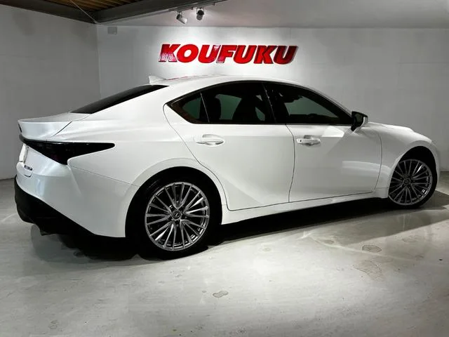 Lexus IS IS300H VERSION L 2023 — миниатюра 4