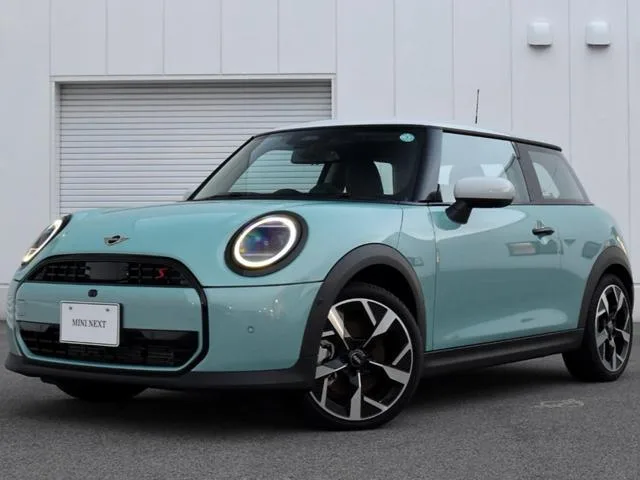 MINI MINI COOPER S CLASSIC TRIM 2024 — фото 1, купить с доставкой в Москву