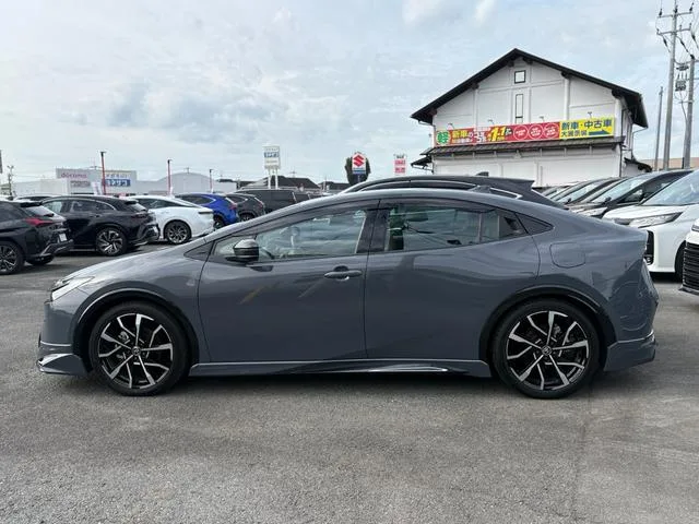 Toyota Prius Z 2023 — миниатюра 2