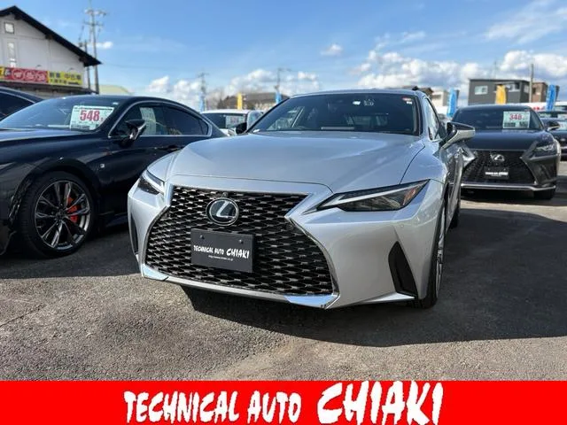 Lexus IS IS300H VERSION L 2023 — фото 1, купить с доставкой в Москву