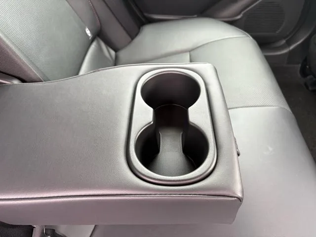Toyota Prius Z 2024 — миниатюра 5