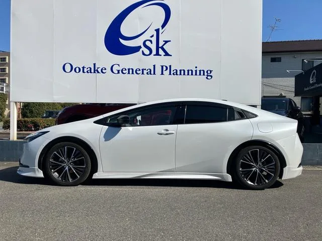 Toyota Prius Z 2023 — миниатюра 3