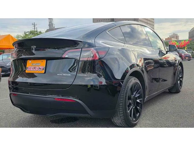 Tesla Model Y 2024 — миниатюра 4