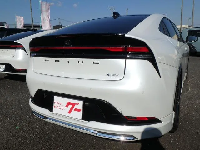Toyota Prius Z 2023 — миниатюра 2