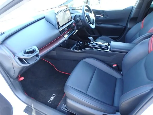 Toyota Prius Z 2023 — миниатюра 4