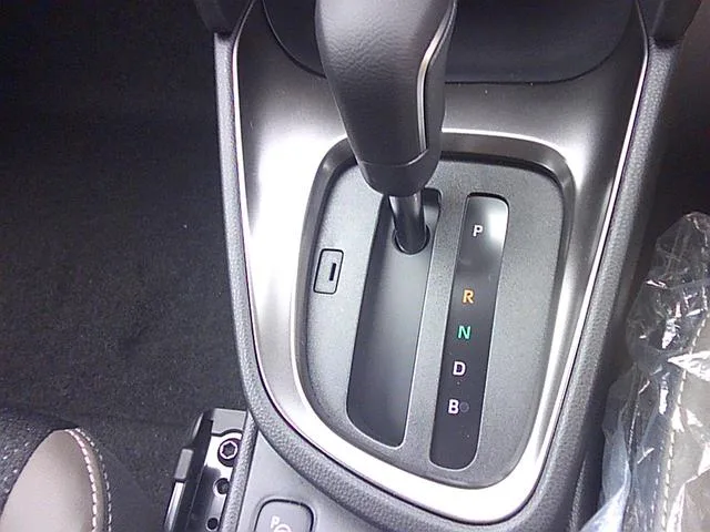 Toyota YARIS CROSS HYBRID Z 2025 — миниатюра 4