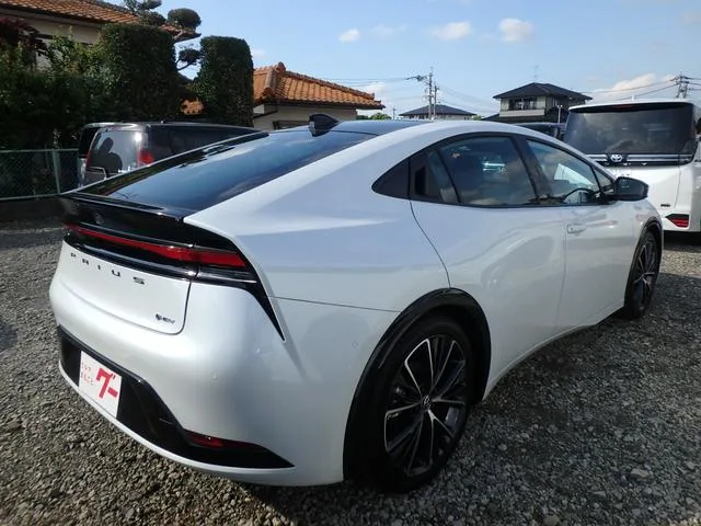 Toyota Prius Z 2025 — миниатюра 2