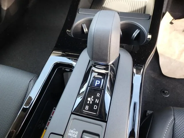 Toyota Prius Z 2025 — миниатюра 3