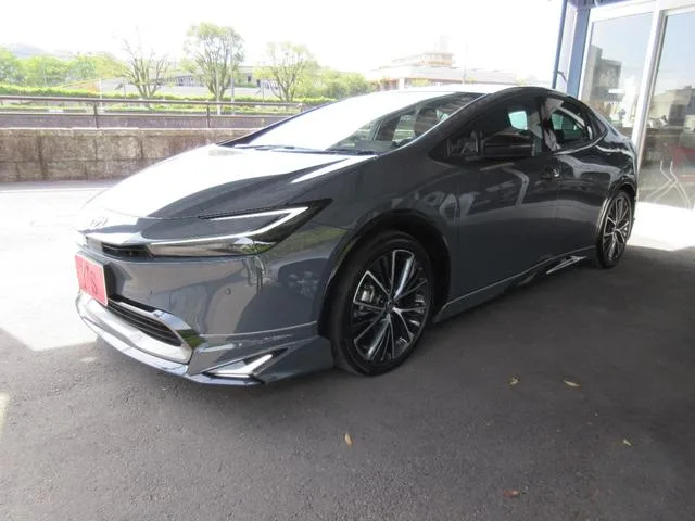 Toyota Prius Z 2023 — миниатюра 2