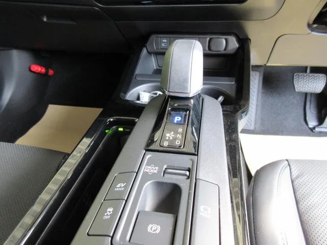 Toyota Prius Z 2023 — миниатюра 3