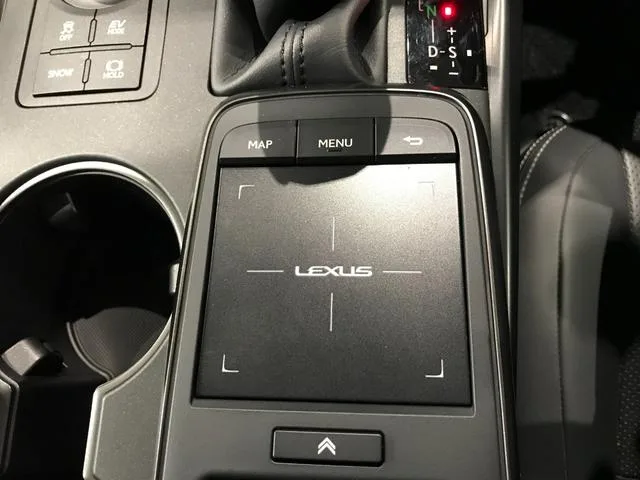 Lexus IS IS300H VERSION L 2023 — миниатюра 3