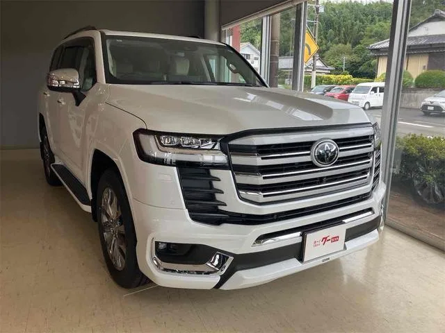 Toyota Land Cruiser ZX 2024 — фото 1, купить с доставкой в Москву