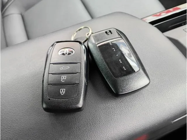 Toyota Prius Z 2023 — миниатюра 2