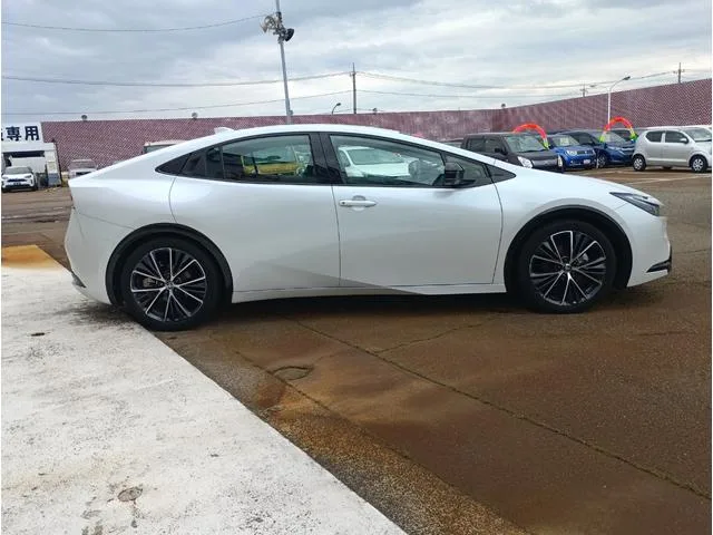 Toyota Prius Z 2023 — миниатюра 3