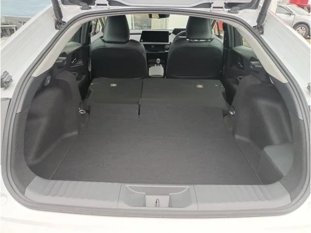 Toyota Prius Z 2023 — миниатюра 5