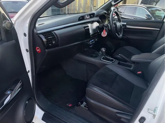 Toyota Hilux Z GR SPORT 2022 — миниатюра 4