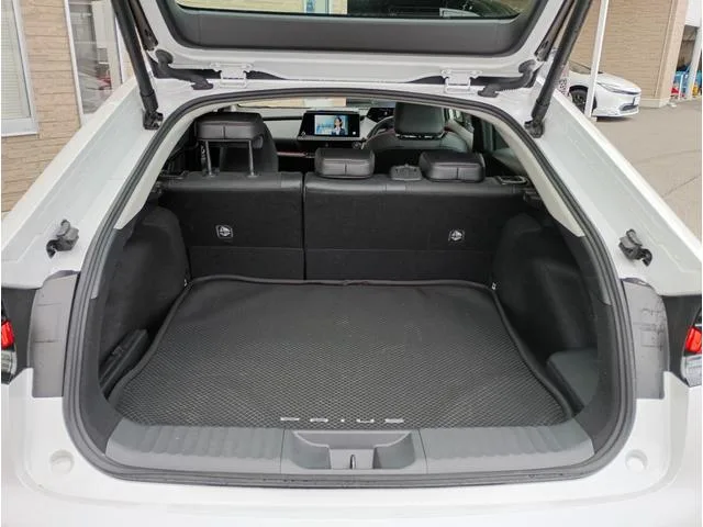 Toyota Prius Z 2023 — миниатюра 5