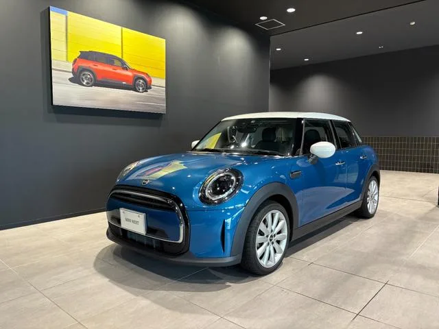 MINI MINI COOPER CLASSIC TRIM 2022 — фото 1, купить с доставкой в Москву