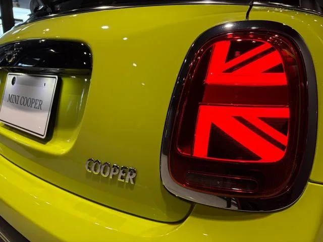 MINI MINI COOPER PREMIUM PLUS PACKAGE CLASSIC TRIM 2023 — миниатюра 4