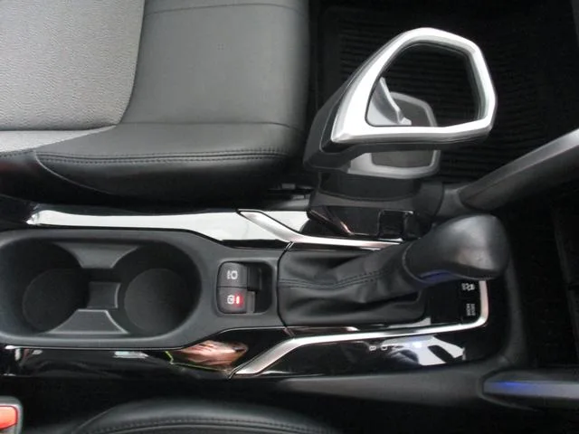 Toyota CorollaCross HYBRID Z 2023 — миниатюра 3