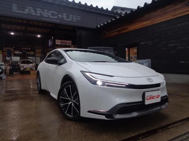 Toyota Prius Z 2024 — фото 1, купить с доставкой в Москву