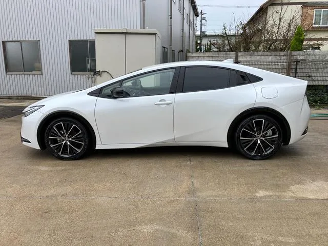 Toyota Prius Z 2024 — миниатюра 2