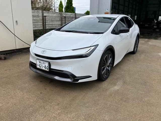 Toyota Prius Z 2024 — фото 1, купить с доставкой в Москву