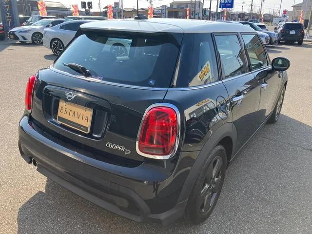 MINI MINI COOPER D PREMIUM PLUS PACKAGE ESSENTIAL TRIM 2023 — миниатюра 2